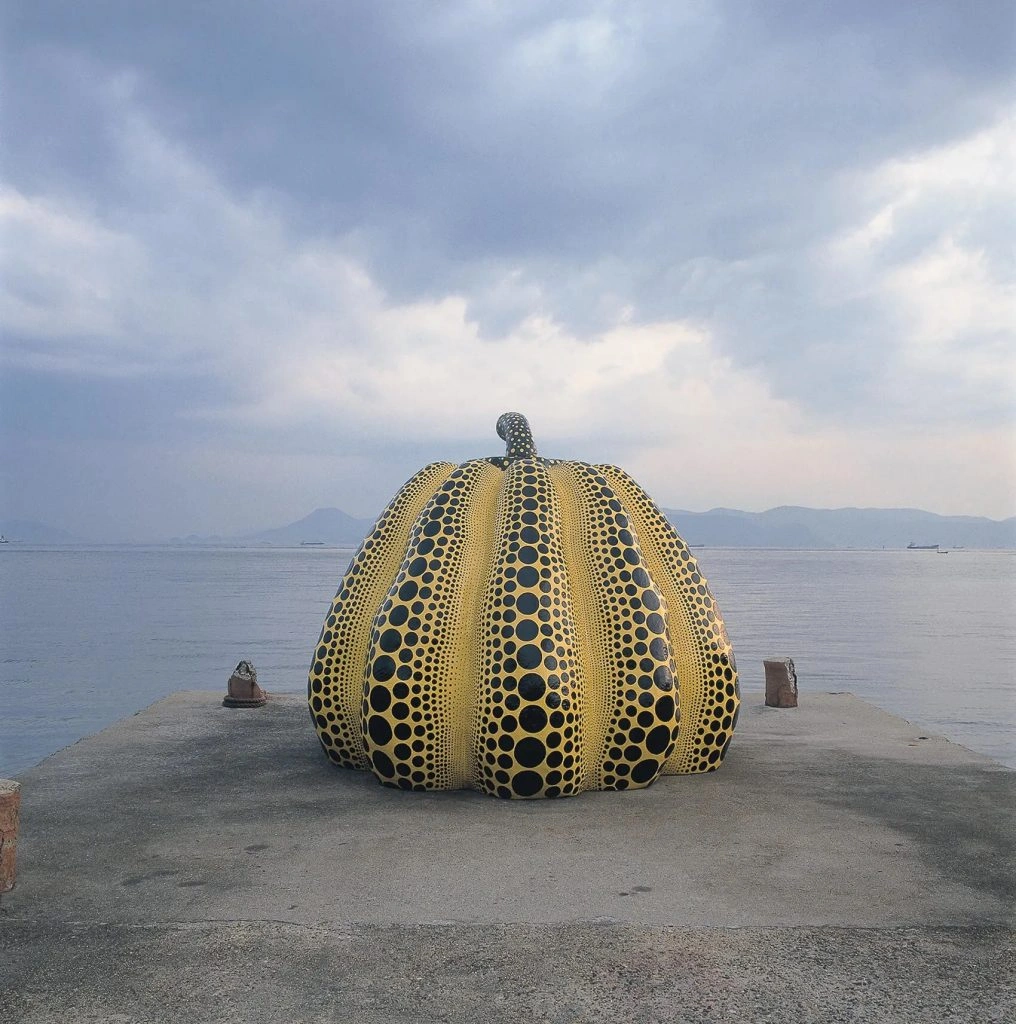 Đúng, nhưng tại sao? Curator của Tate, Katy Wan, giải thích về tác động của Yayoi Kusama