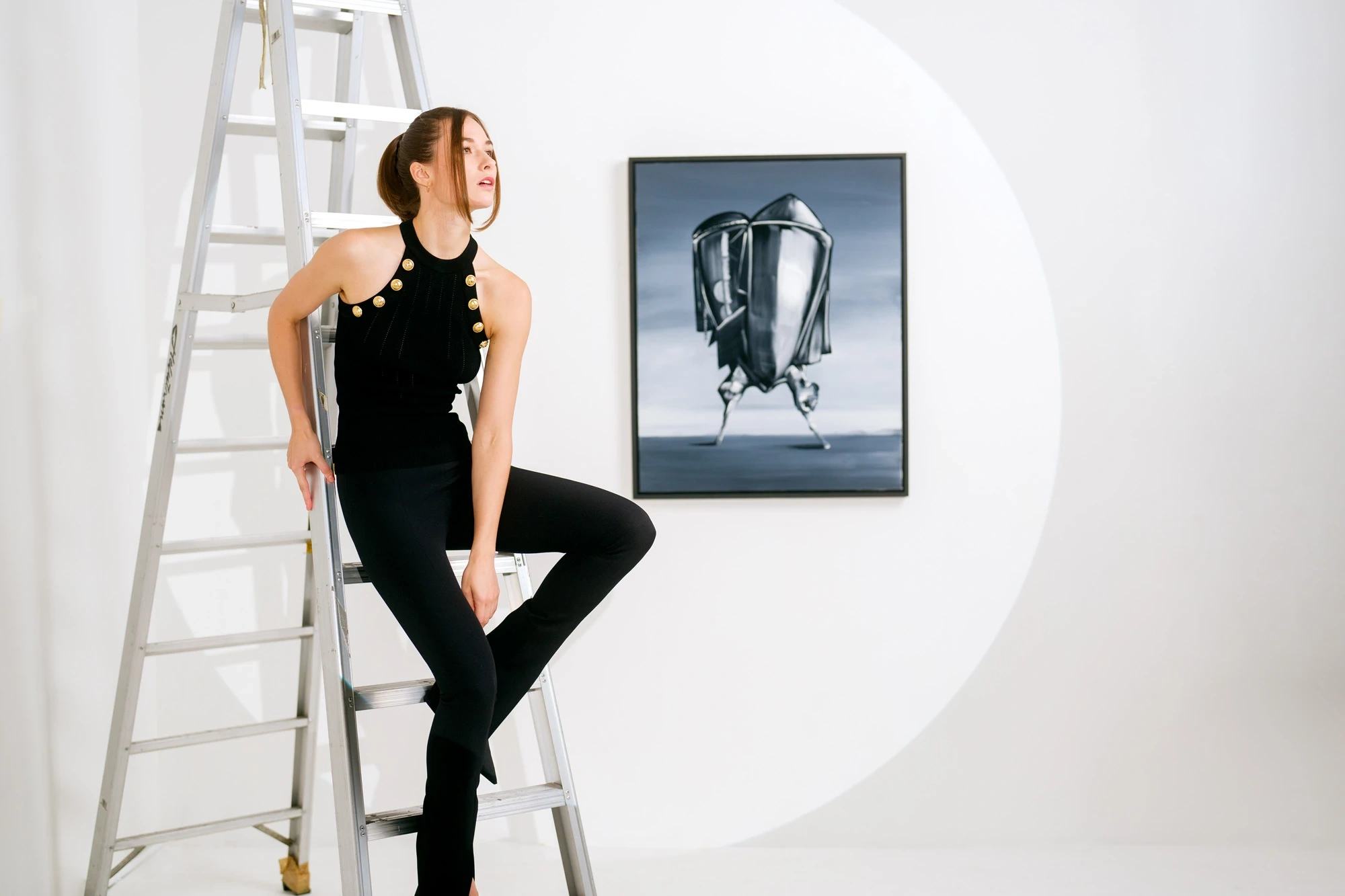 Từ sàn trình diễn tới gallery: Sotheby’s cùng tuyển chọn với NET-A-PORTER, một phiên bản nghệ thuật đương đại