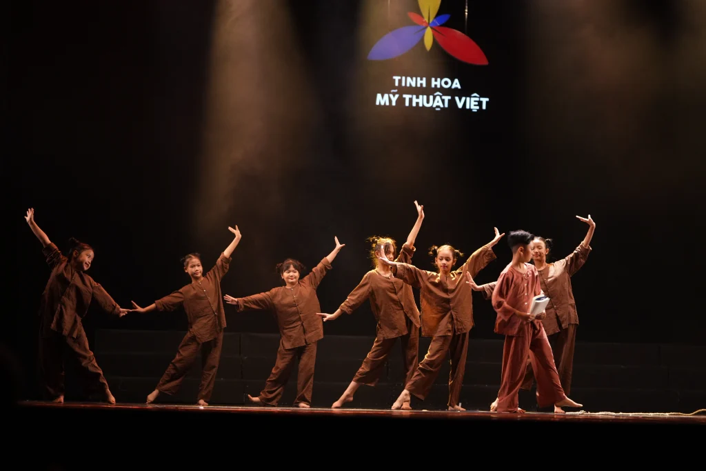 Behind the stage of the performance “Return with glory” – Childhood